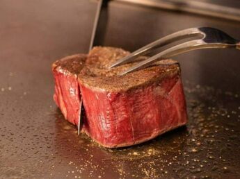5 Restaurants to Enjoy Delicious Steak in Akasaka, Tokyo