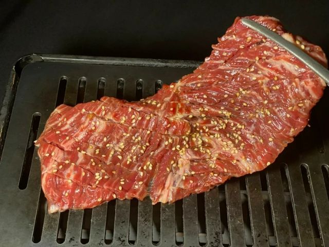 A stylish yakiniku restaurant with a bar counter.