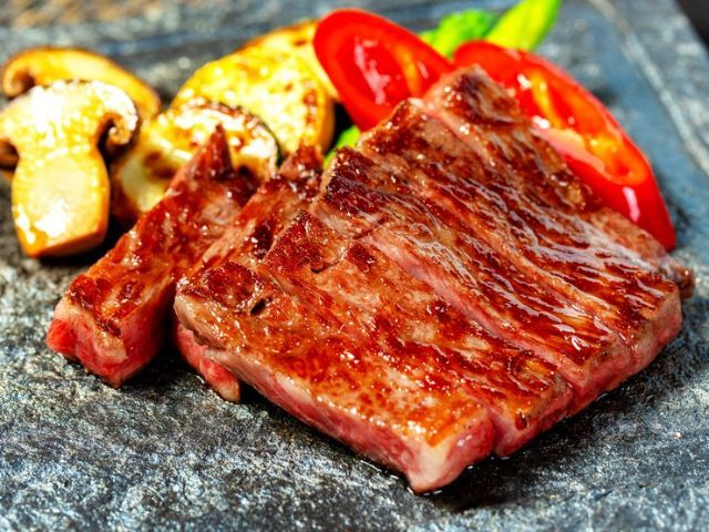 A Teppanyaki Dinner where you can savor luxurious ingredients to your heart's content.