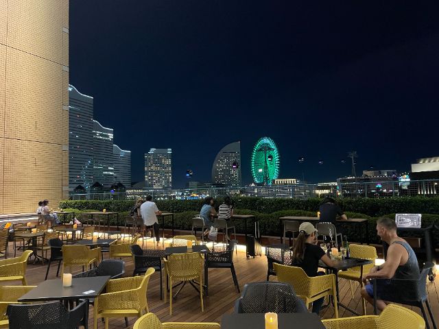 4. With the night view of Minato Mirai