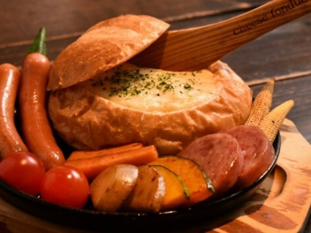 A cheese specialty restaurant where you can enjoy a variety of cheeses in one sitting