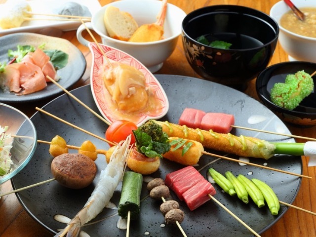 Crispy on the outside, rare on the inside. High-level, creative deep-fried skewers unique to Kitashinchi