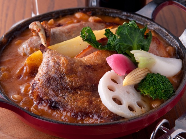 Cassoulet de Toulouse-style, a French hotpot cuisine that warms the body from the core