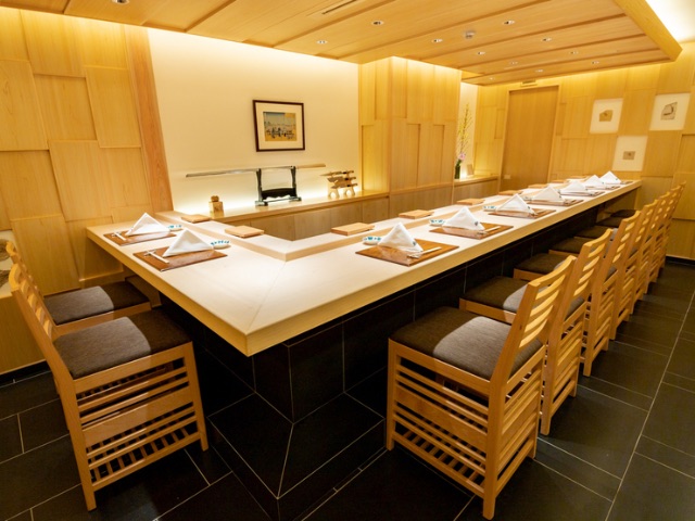 The handiwork of artisans shines through in this food! 5 restaurants that let guests enjoy better than average sushi at counter tables / Nagoya