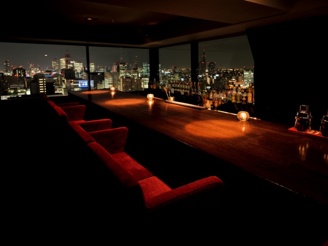 Get intoxicated on the night scenery and cocktails that vividly color a couple's time together