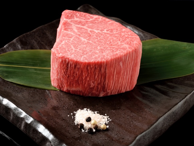 Restaurants with great atmospheres where guests can spend a romantic time on evening dates / Aichi