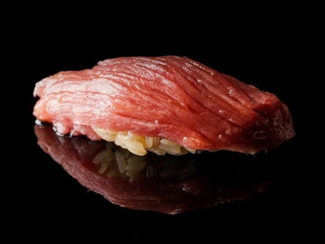 Blissful flavors that can be enjoyed while gazing at the advanced techniques of the restaurant head