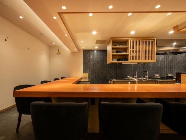 5 better-than-average sushi restaurants where guests can enjoy sushi at counter seats. Perfect for dates and banquets / Tokyo