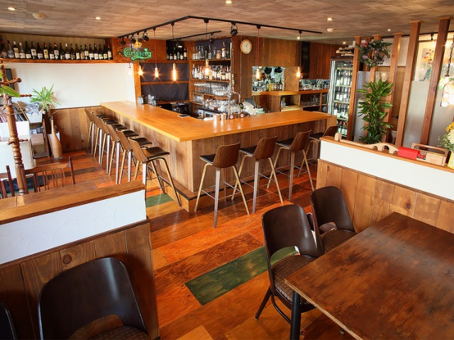 Enjoy a variety of menu items with a Western food base in this wooden-style space