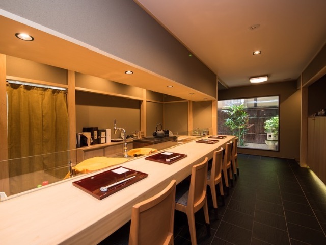 5 carefully selected restaurants near Yasaka Shrine. Guests will want to make reservations for shrine visits on New Year's shrine visits and other days / Kyoto