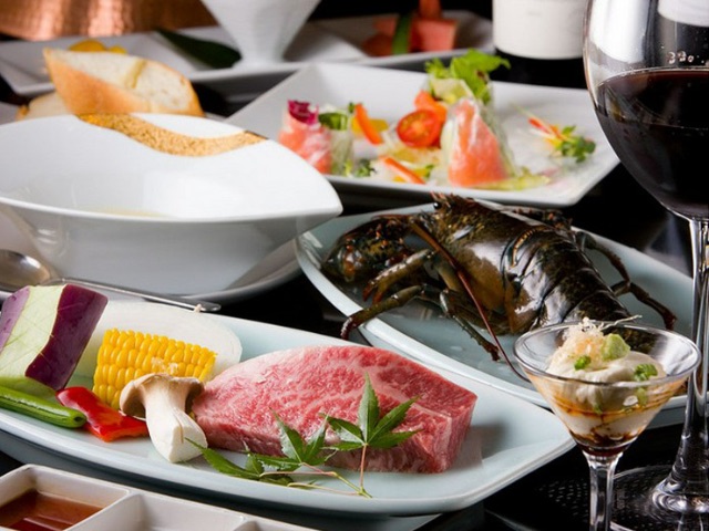 Enjoy iron-griddled food using carefully selected ingredients along with a splendid performance