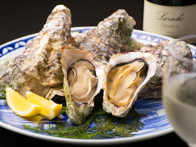 Enjoy fresh sea food from the Seto Inland region along with local Hiroshima sake
