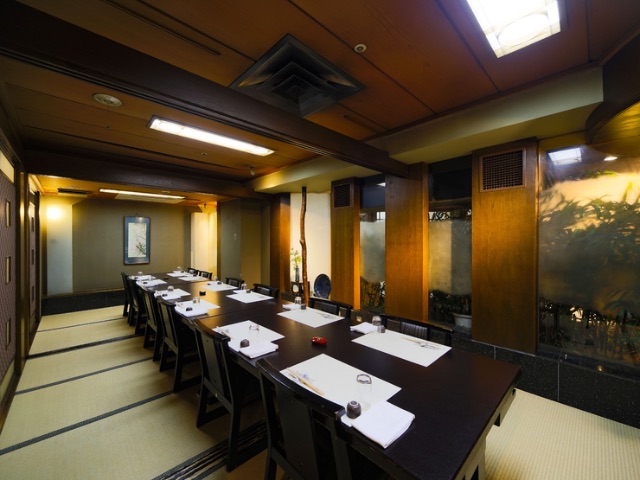 Right in the middle of the season! 5 restaurants that let guests enjoy delicious oyster cuisine / Hiroshima