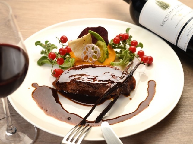 An excellent combination of wine with Kyotango seasonal ingredients directly shipped from the restaurant head's hometown