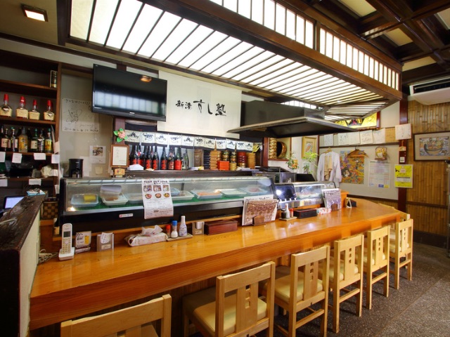 Everything is satisfying, from sashimi and sushi to seafood over rice and set meals