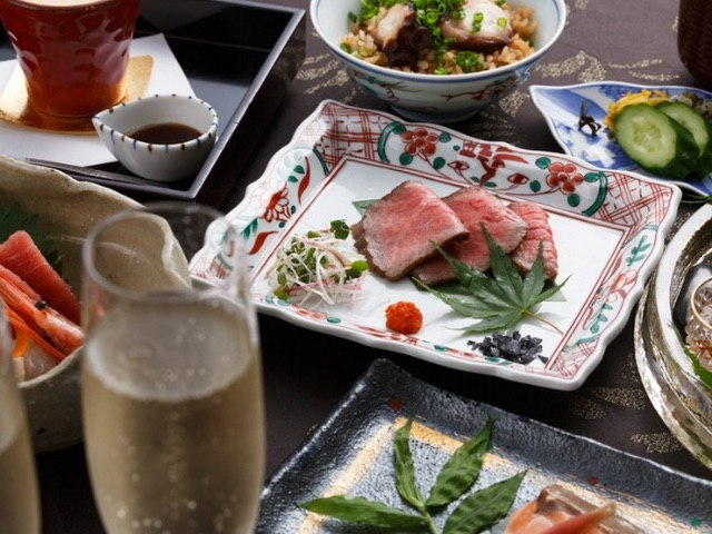 Seasonal haute cuisine in an elegant Japanese setting