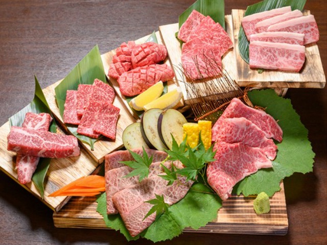 Enjoy yakiniku, including rare cuts of grade A5 beef, and Korean cuisine