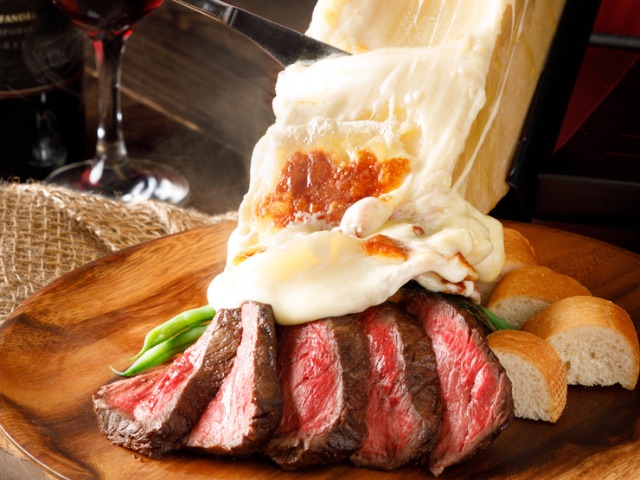 Enjoy Swiss cheese and Japanese domestic beef with wines from around the world