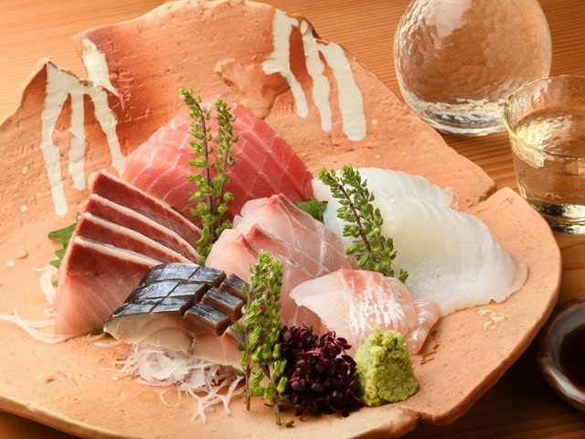 Be captivated by Kyoto-style haute cuisine featuring seafood from all over Japan in a modern Japanese-style private room