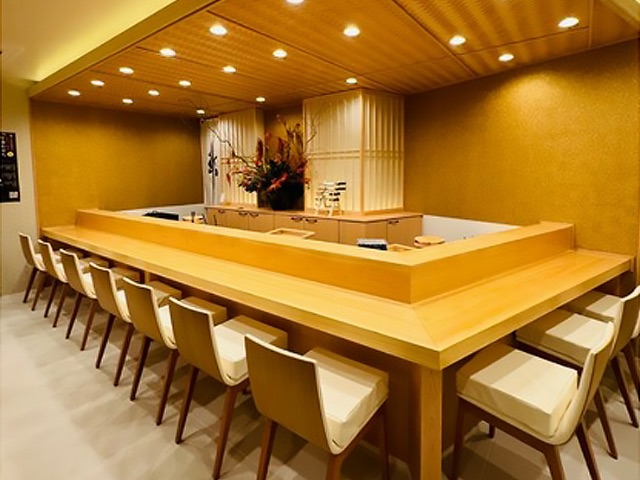 Hokuriku seasonal ingredients and original sushi with red vinegar that can be enjoyed in a mature refuge