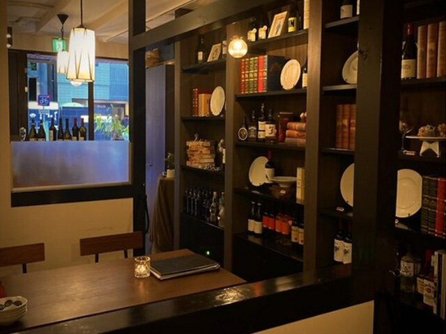 A restaurant that serves reddish-brown Shimomura Beef steak made from carefully raised beef