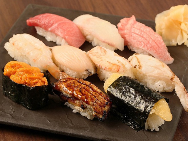 Sushi and masterpiece cuisine made with the careful judgement and skill of a veteran artisan born in Hokkaido
