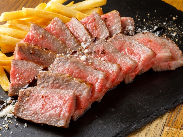 A high-quality smoked cuisine bar that has both smoked ingredients and seasonings