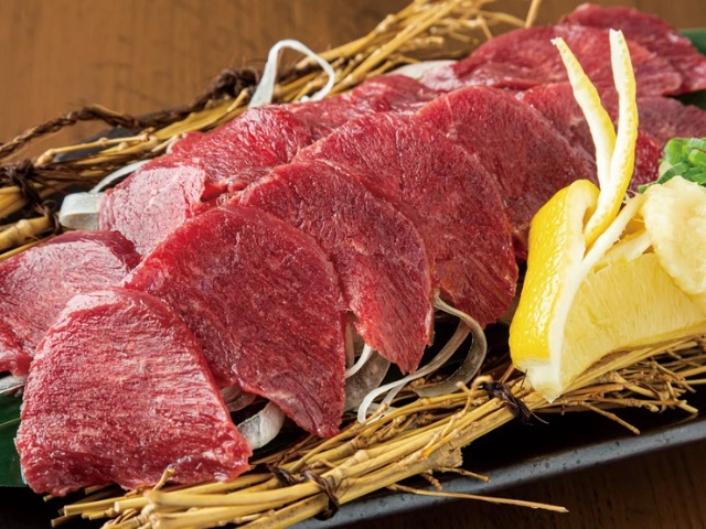 A bar where guests can enjoy carefully selected meat, seafood, and brand sake