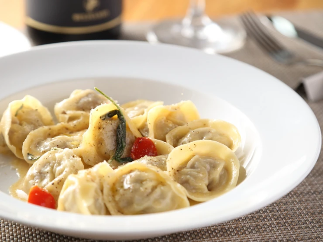 Guests can relax with Italian rural cuisine and wine in this mature refuge