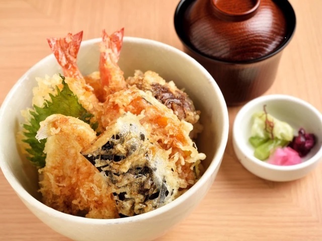 Casually enjoy authentic tempura at the counter!