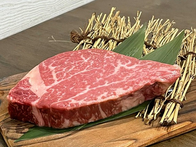 A combination of carefully selected Japanese beef grilled on lava rocks and carefully selected wines