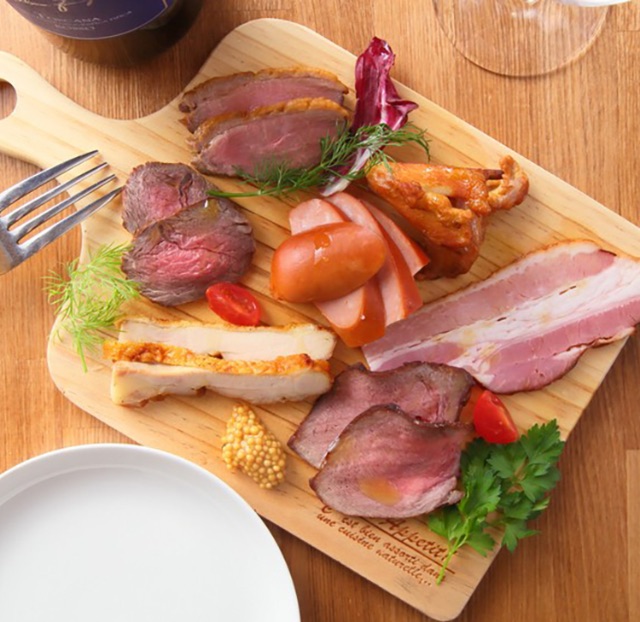 5 Recommended Osaka Restaurants for Enjoying Smoked Cuisine and its Aromatic Delights