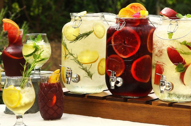 4. More than 80 types of free drinks