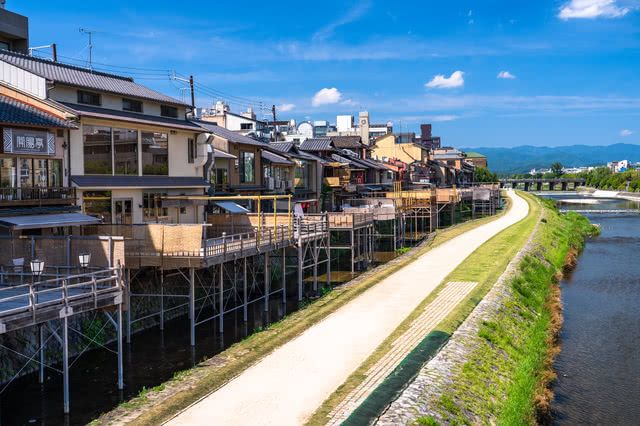 Experience the Summer Traditions of Kyoto! How to Enjoy the Enchanting Kamo River Noryo-Yuka