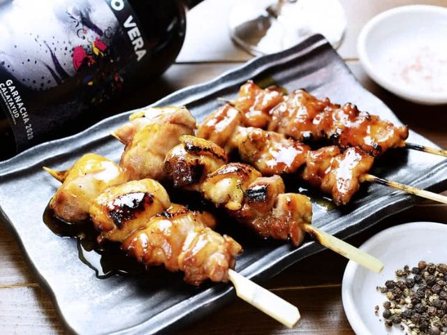 Charcoal-grilled free-range chicken Torinchu (Fukushima / Yakitori)