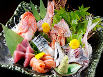 Meshimon Sakemon Santabelle_The Grand Sashimi (raw fish) Assorted Platter spares no pains in delivering fresh fish