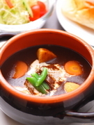 Meijiken_Beef stew, with bread or rice, and a salad