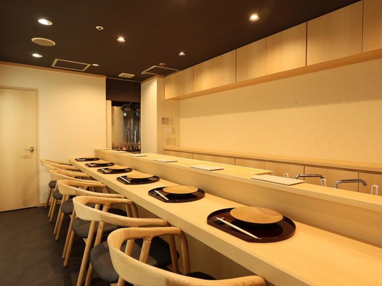 Sushi Takuma_Inside view