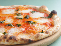 Italian Cuisine Bocca Buona_[Margherita (Tomato, Cheese, Basil)]