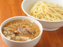 Ramen Hachi_Tsukemen: a pleasing texture akin to udon.