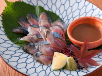 Chisana Kura Dareyame_Enjoy the savory flavor of the season condensed into our "Fresh Pacific Saury Sashimi (raw slices) & Liver in Soy Sauce"