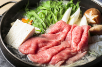 Gazan Garden_Salted sukiyaki (hot pot) - The signature dish that made the name of "Gazan GARDEN" known.