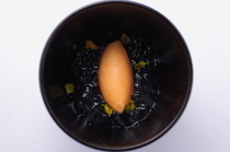 Ca sento_Enjoy the dessert served in a wooden bowl with an atmosphere after a Japanese meal.