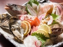 Kaisen Bal Nemuroya_The Daily Sashimi Platter (5 kinds) is a carefully selected assortment of sashimi (raw fish slices) made from fresh seafood stocked that day.