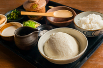 Tofu-ya_Freshly made and bursting with the flavor and aroma of soybeans: "Yose dofu (tofu) Tray"