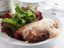Trattoria & Pizzeria BEATO_[Milanese Veal Cutlet] Browned butter is added to the golden cutlet! Its aroma will stimulate your appetite. 