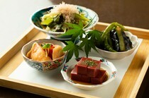 Jukusei Sashimi to Umaisake Kyoto Hitoshio_Kyoto-style Obanzai - Its dashi soup stock is made with Kyoto ingredients.