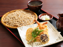 Moshiri-Soba Nakamura_[Soba (buckwheat noodles) on a Sieve, Served with Tempura] Voluminous dish with seasonal ingredients.