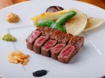 Osaka Teppanyaki Tetsuju_Japanese Kuroge-Wagyu A4 ranked Sirloin Steak - Enjoy the delicious taste of meat melting in your mouth.