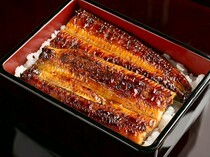 Unasho_Unaju - A whole unagi, large and thick, provides a satisfying meal.